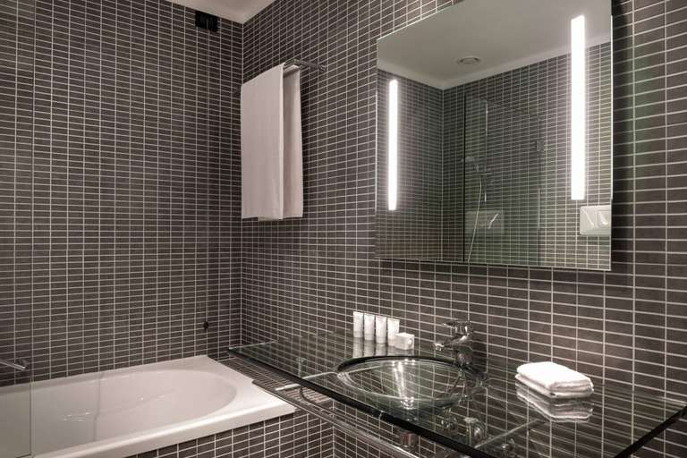 Bathroom 16