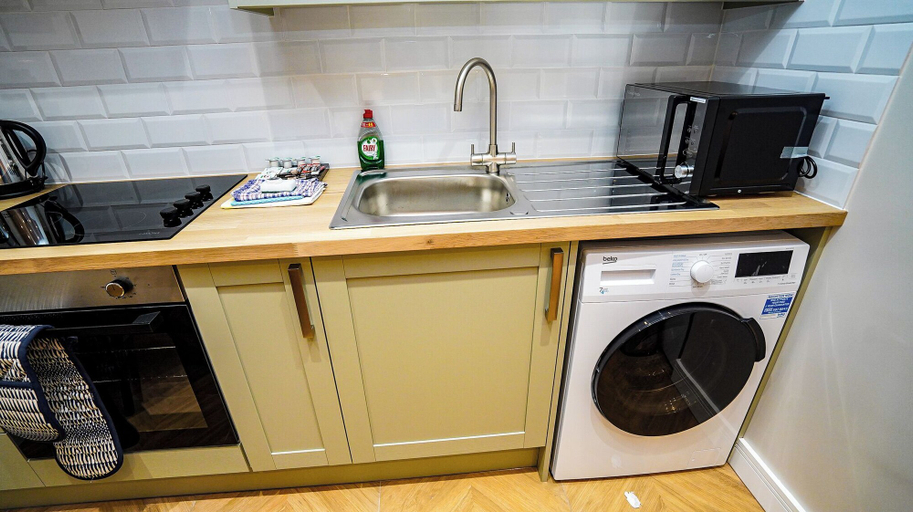 Others 4, E2M Wisteria House Heathrow Free Parking, Slough
