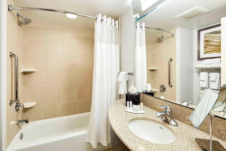 Bathroom 4, Courtyard Hamilton, Butler