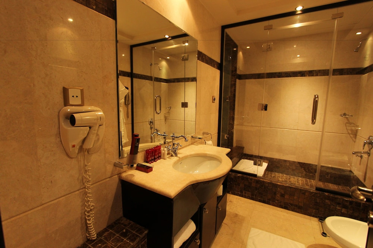 Bathroom 5, Awaliv International Hotel, Taif