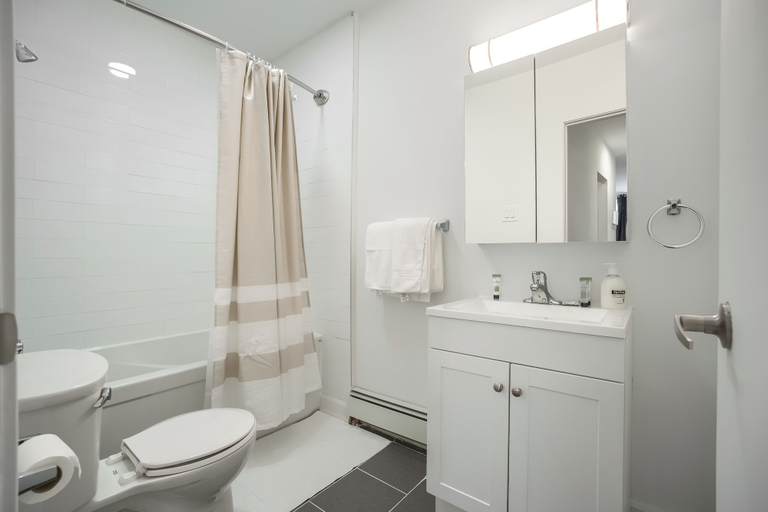Bathroom 2, The Station Aparthotel, Toronto