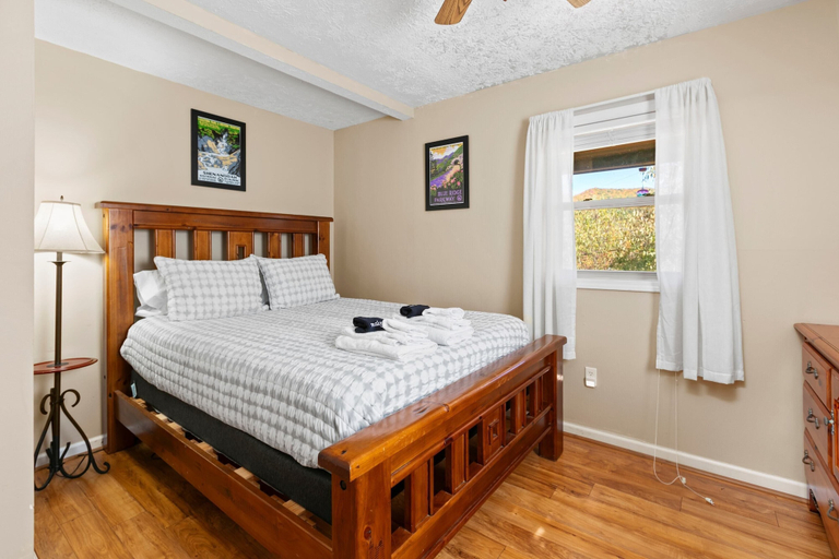 Bedroom 3, Smoky Mountain Mecca by Avantstay Mountain Views, Haywood