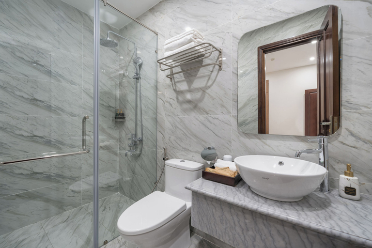 Bathroom 4, ATP Galaxy Hotel & Apartment Danang, Da Nang