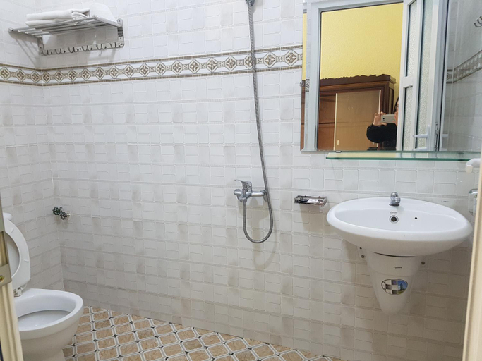 Bathroom, Bac Huong Hotel, Kon Tum