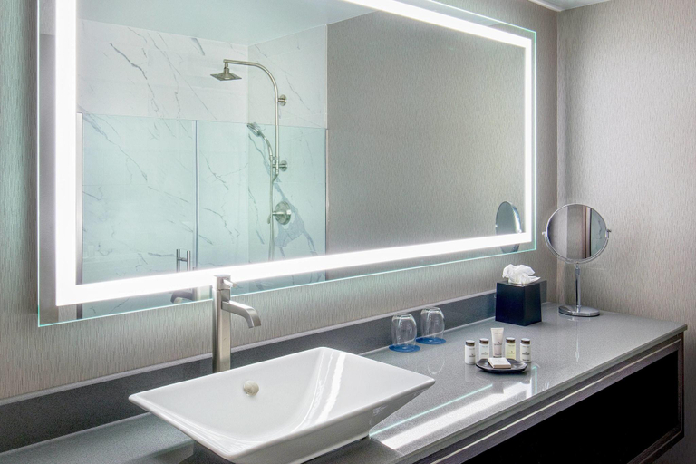 Bathroom 4, Sheraton Springfield Monarch Place, Hampden