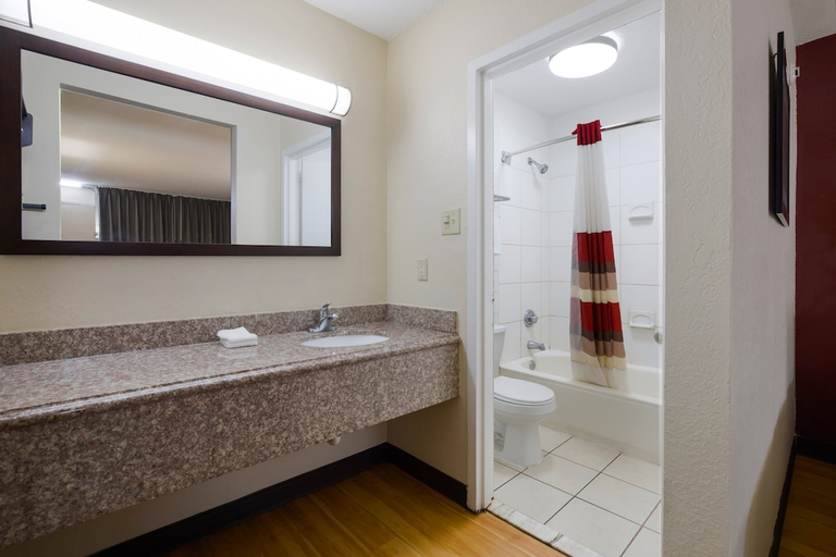 Bathroom 4, Quality Inn, Anderson