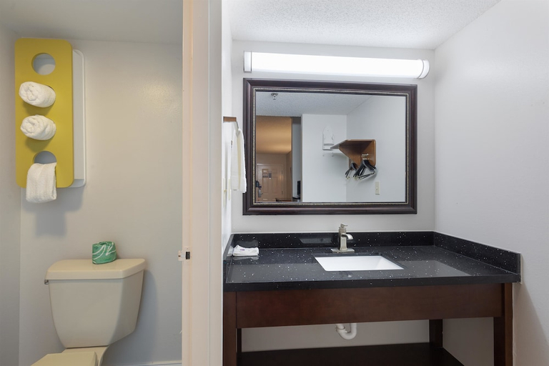Bathroom 3, Motel6 Albany, GA, Dougherty
