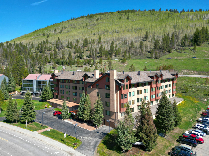 Mountain view, Tl411 Telemark Lodge Studio by RedAwning, Summit