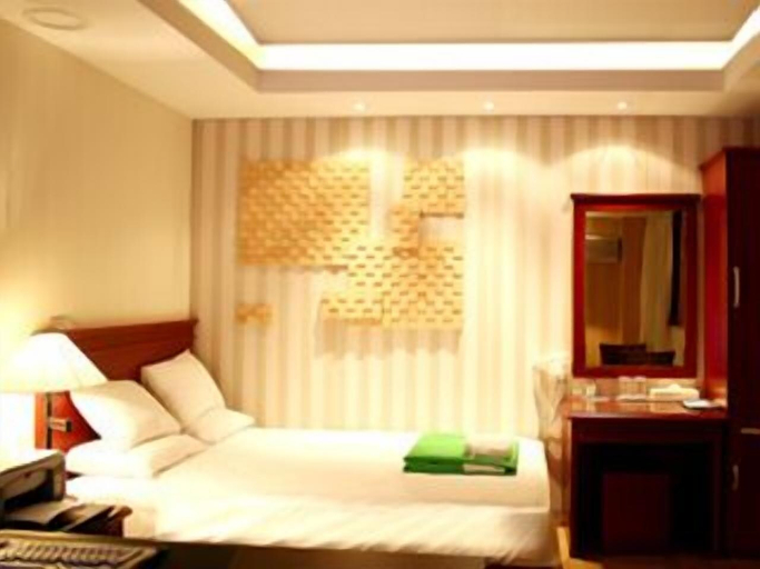 Bedroom 3, New Donghae Tourist Hotel, Ahanta West
