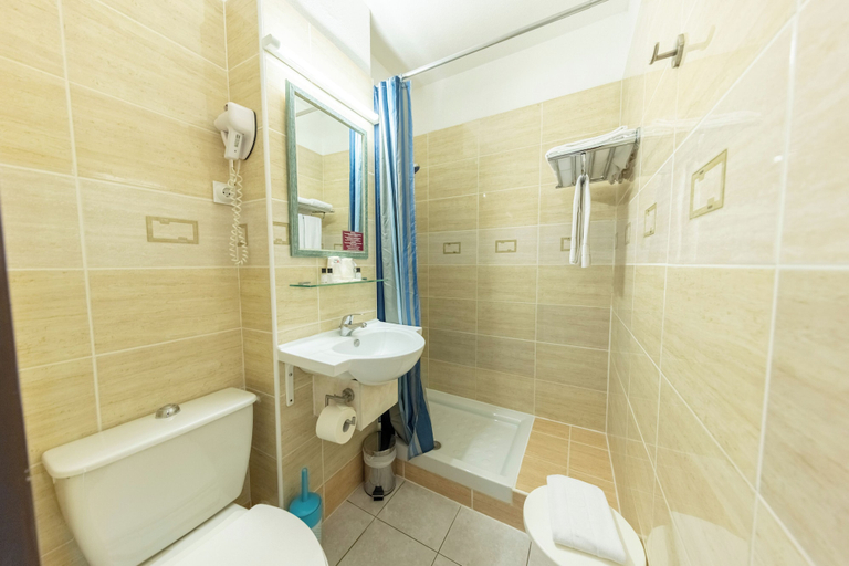 Bathroom 5, Brit Hotel Confort Helios Agde, Hérault
