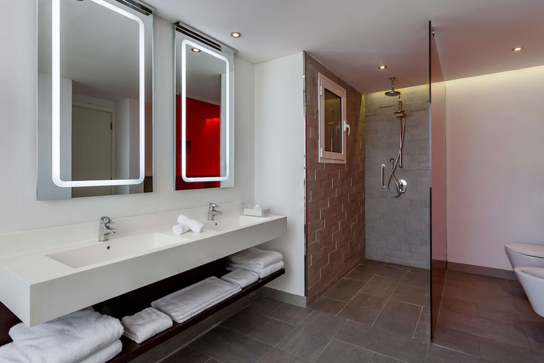 Bathroom 4, Radisson Hotel & Apartments Dammam Industry City, Dammam
