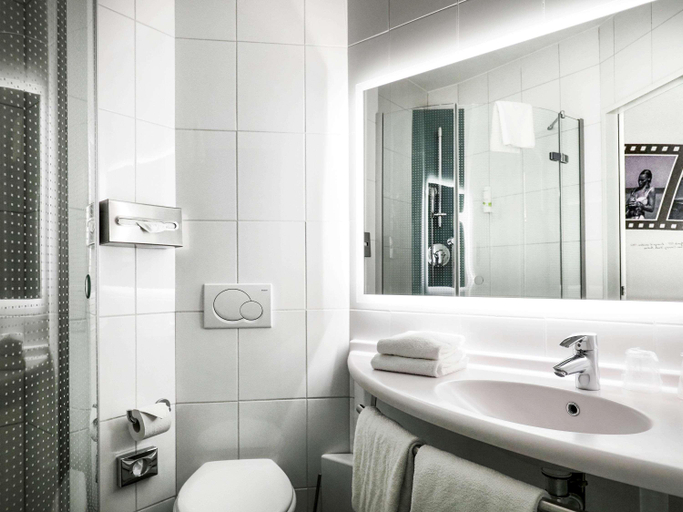 Bathroom 15