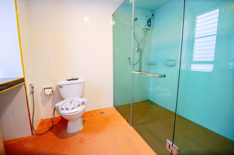 Bathroom 4, Wanna Marine, Phuket Island