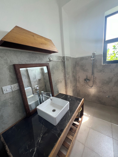 Bathroom 3, Olimpos, Kaskazini 'A'