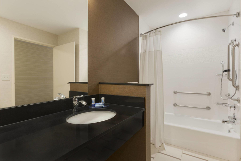 Bathroom, Fairfield Inn & Suites Pittsburgh Airport, Allegheny