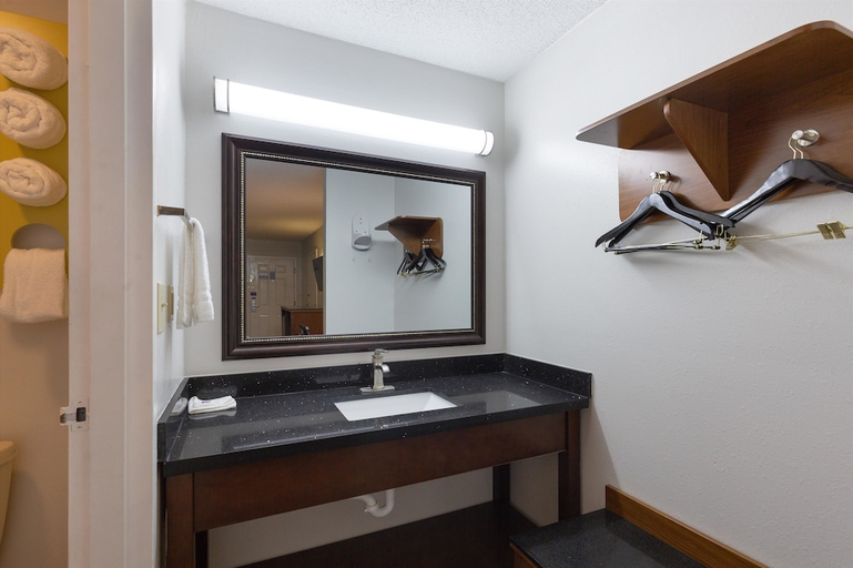 Bathroom 4, Motel6 Albany, GA, Dougherty