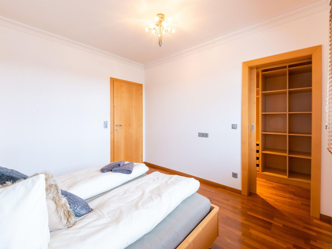 Bedroom 2, Apartment in Niedernsill Near Ski Slopes, Zell am See