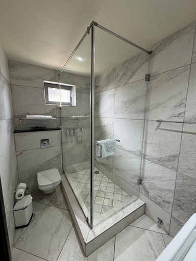 Bathroom 4, The Palms by Eagles Airport Residential, Accra
