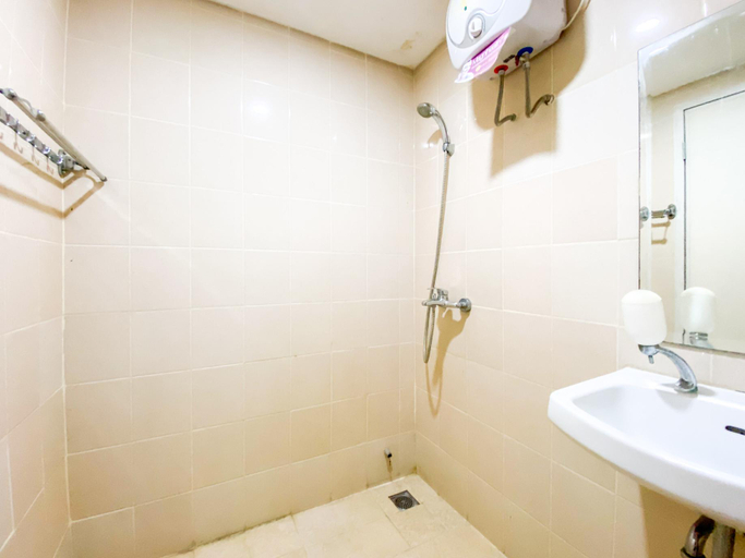 Bathroom 4, Homey 1BR Apartment at Gateway Pasteur By Travelio, Bandung