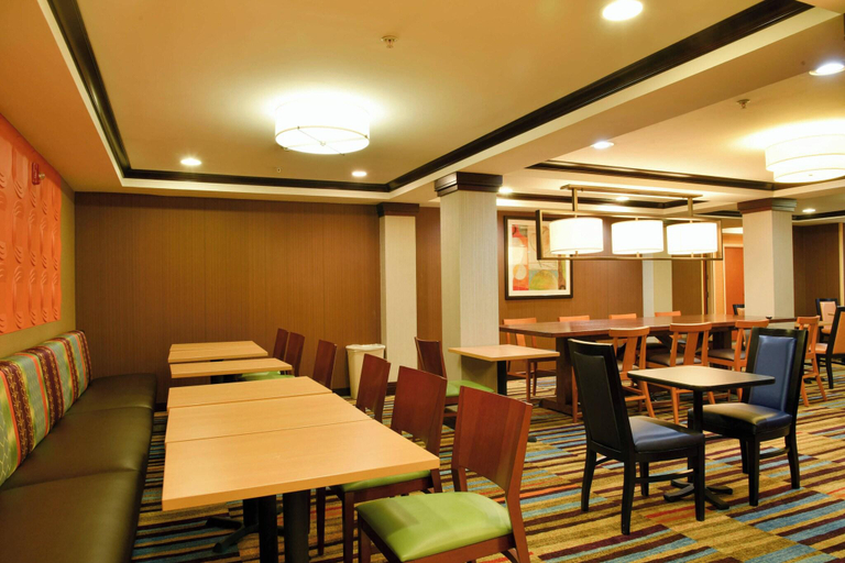 Food & Drinks 4, Fairfield Inn Hartford Airport, Hartford
