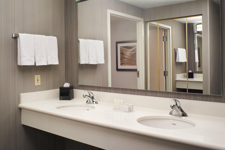 Bathroom 4, Courtyard Cincinnati Covington, Kenton
