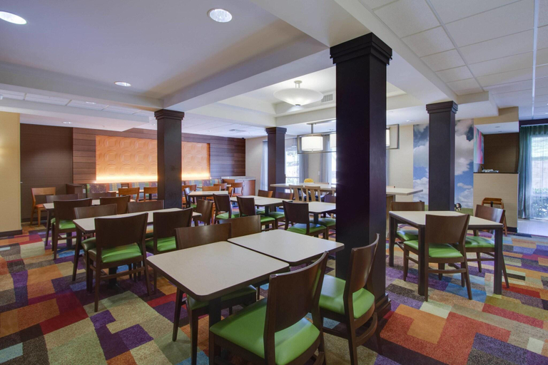 Food & Drinks 5, Fairfield Inn & Suites Clermont, Lake