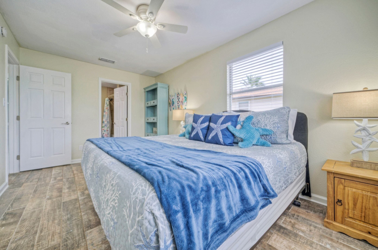 Bedroom 2, Surfin Dog by Avantstay Coastal Escape w/ Yard!, Nueces