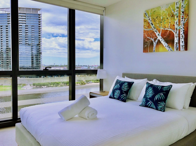 Bedroom 2, Brilliant Victoria Harbour Waterfront Apartment, Melbourne