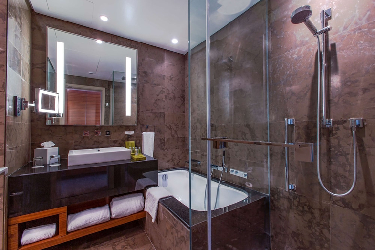 Bathroom 4, Hilton Riyadh Hotel & Residences, Riyadh