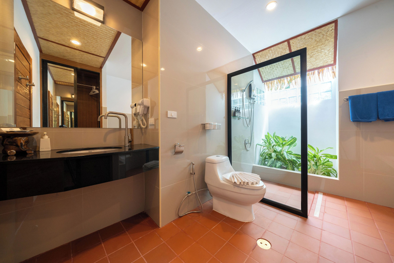Bathroom 4, Friendship Beach Resort & Atmanjai Wellness Spa, Phuket Island