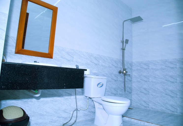 Bathroom 1, hotel đang khoi 2, An Phú