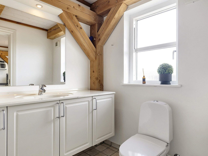 Bathroom 3, 4 Person Holiday Home in Blavand, Varde