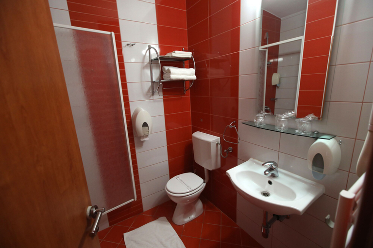 Bathroom 4, Hotel Zagi, Oroslavje