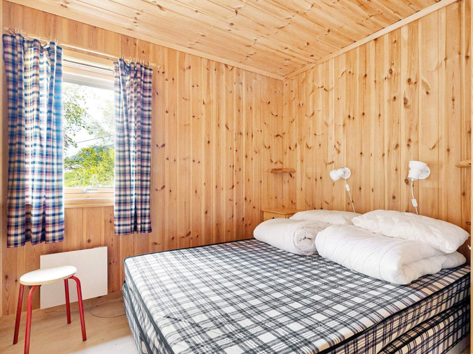 Bedroom 3, 6 Person Holiday Home in Anneland, Gulen