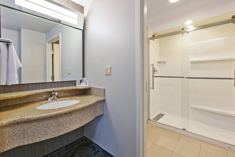 Bathroom 4, Courtyard Oklahoma City Downtown, Oklahoma
