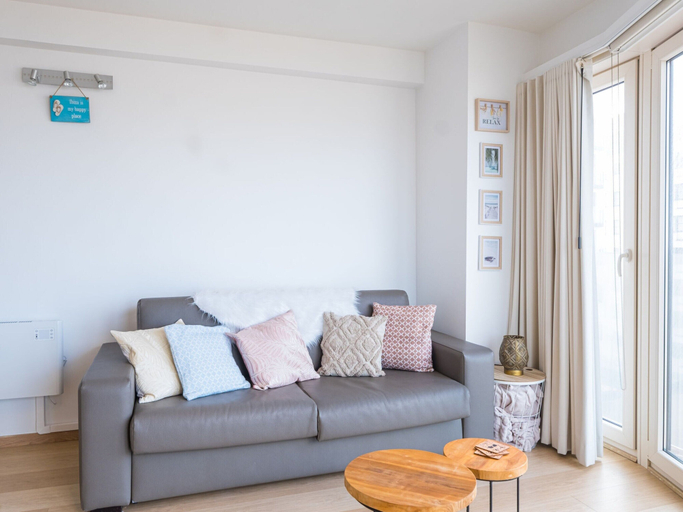 Living area 3, Cozy Studio With Sleeping Area and sea View, West-Vlaanderen