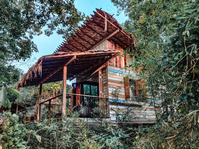 Exterior 10