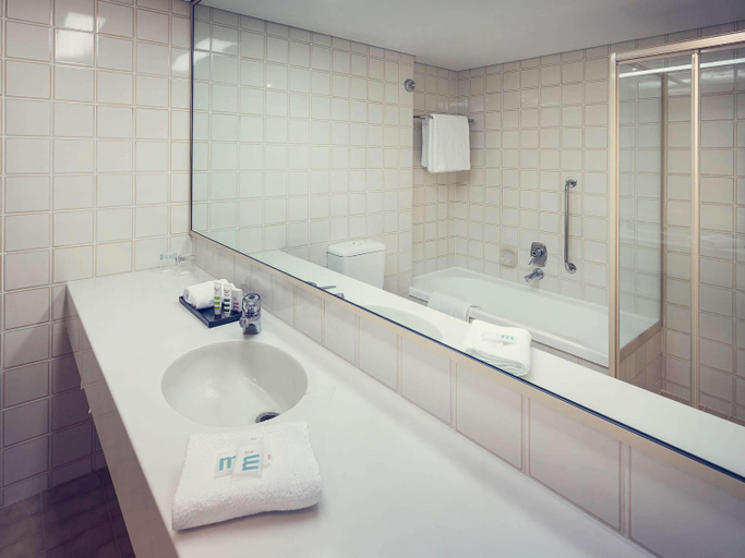 Bathroom 22