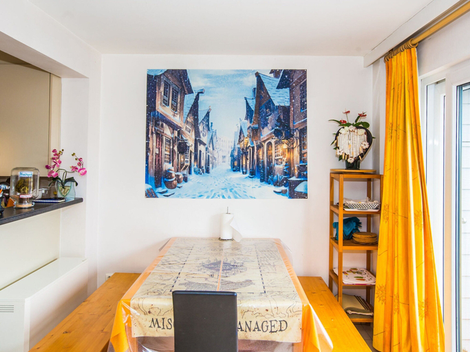 Dining 5, Duplex Apartment Near the Center, West-Vlaanderen