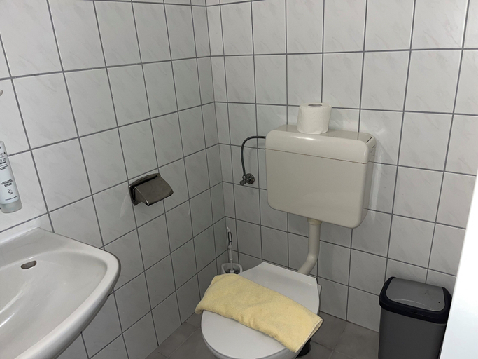Bathroom 5, Sonnenstrand Hotel, Wesermarsch