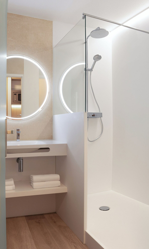 Bathroom 2, Les Acanthes, Landes