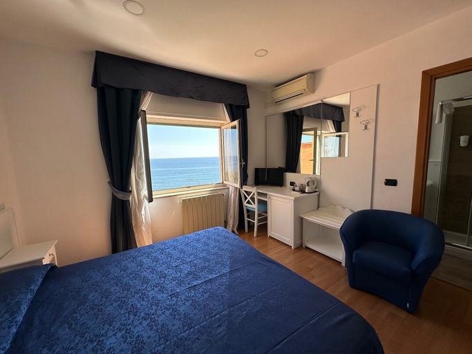 Bedroom 2, L'Isola, Roma