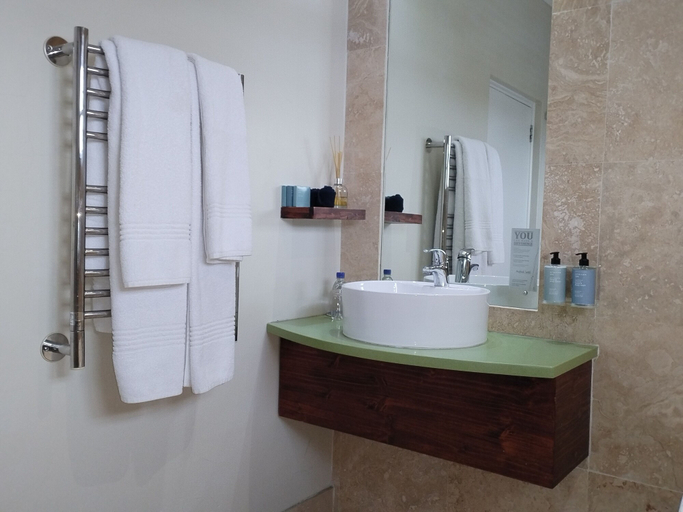 Bathroom 5, My Pond Hotel, Cacadu