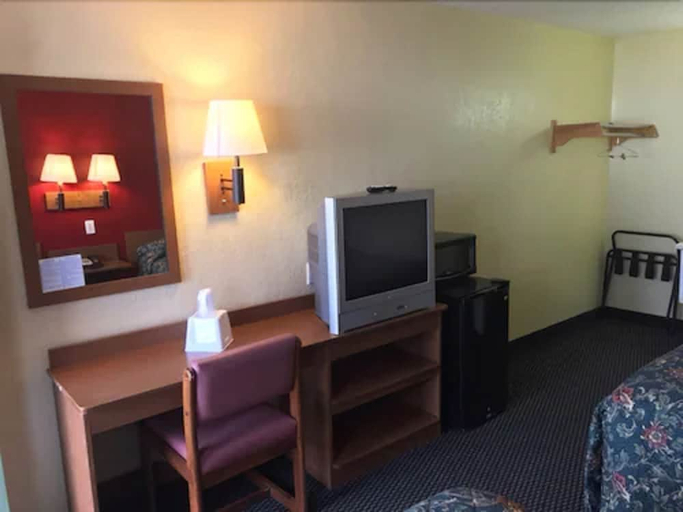 Bedroom 2, Relax Inn West Amarillo Medical Center, Potter