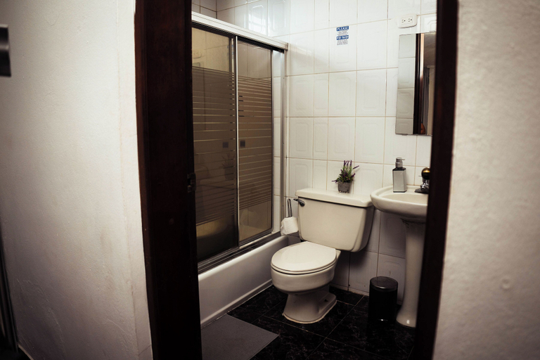 Bathroom 4, Residenciales H1 & H2, Santiago de los Caballeros