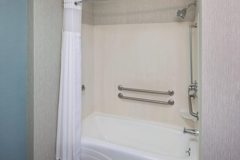 Bathroom 5, Courtyard Virginia Beach Oceanfront/South, Virginia Beach