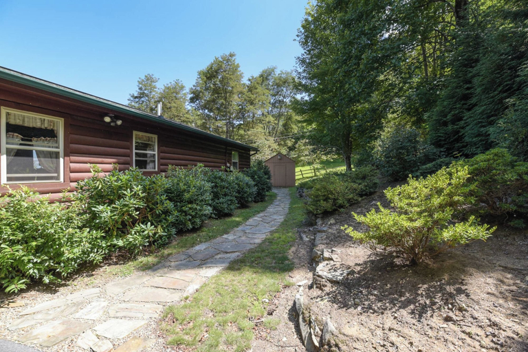 Exterior & Views 2, Smoky Mountain Mecca by Avantstay Mountain Views, Haywood