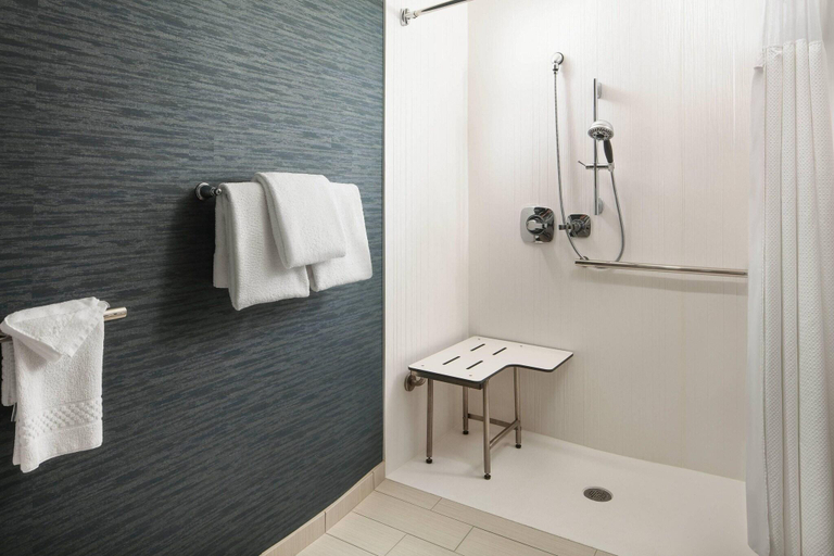 Bathroom 4, Courtyard Indianapolis At The Capitol, Marion