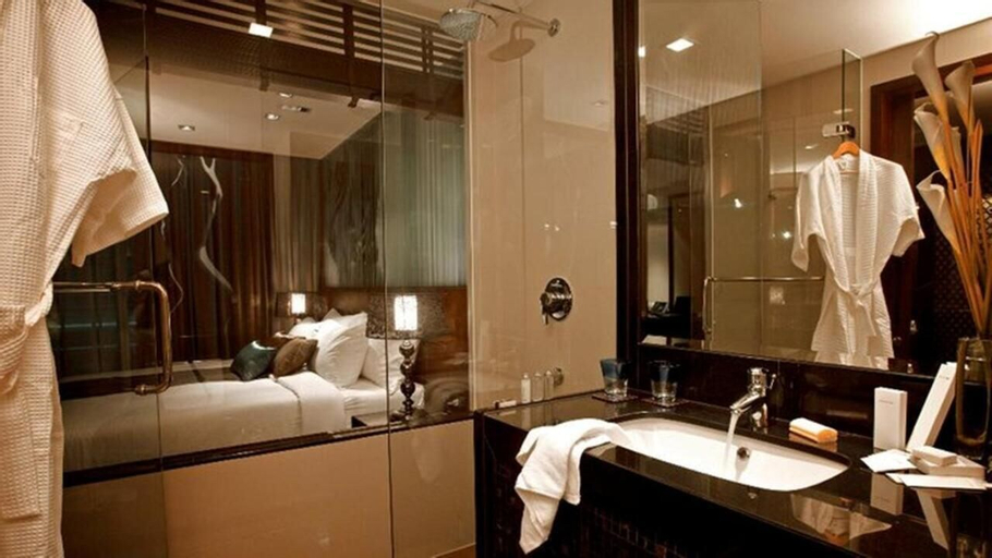 Bathroom 11
