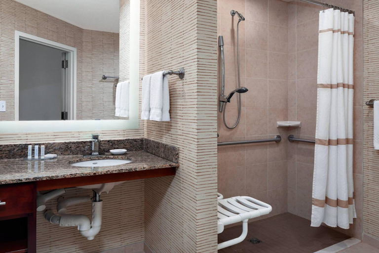 Bathroom 4, Residence Inn Cincinnati Downtown/The Phelps, Cincinnati